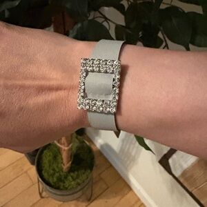Paparazzi Gray Crystal Arm Clip
